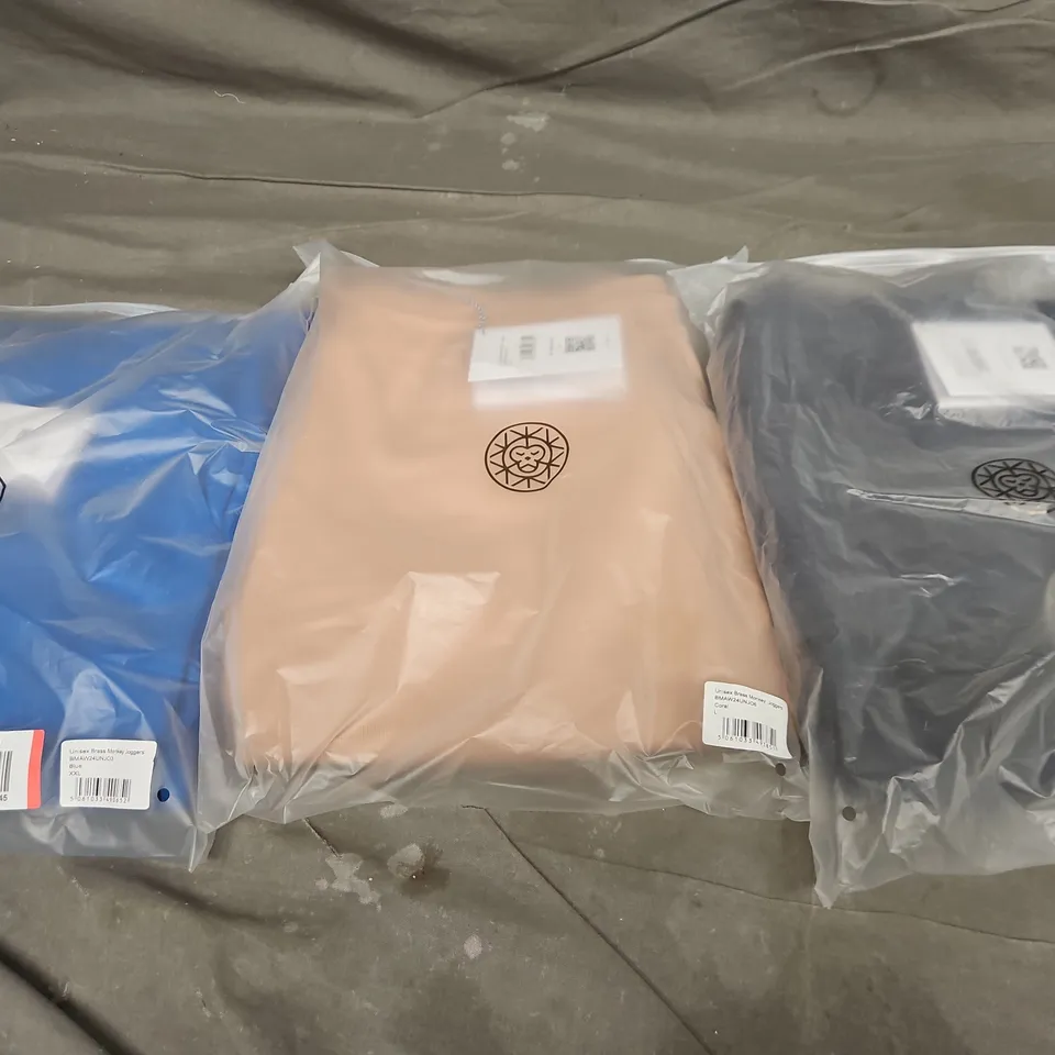 APPROXIMATELY 20 ASSORTED BAGGED UNISEX BRASS MONKEY & GET YOUT COLD ON JOGGERS IN VARIOUS SIZES TO INCLUDE COLOURS SUCH AS NAVY, CORAL, BLUE, ETC