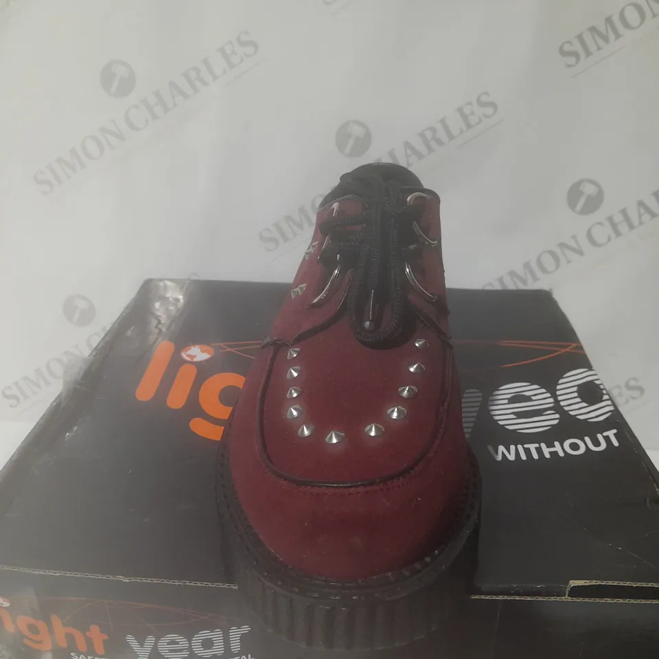 LIGHT YEAR ULTRA LIGHTWEIGHT FOOTWARE IN MAROON - SIZE UNSPECIFIED