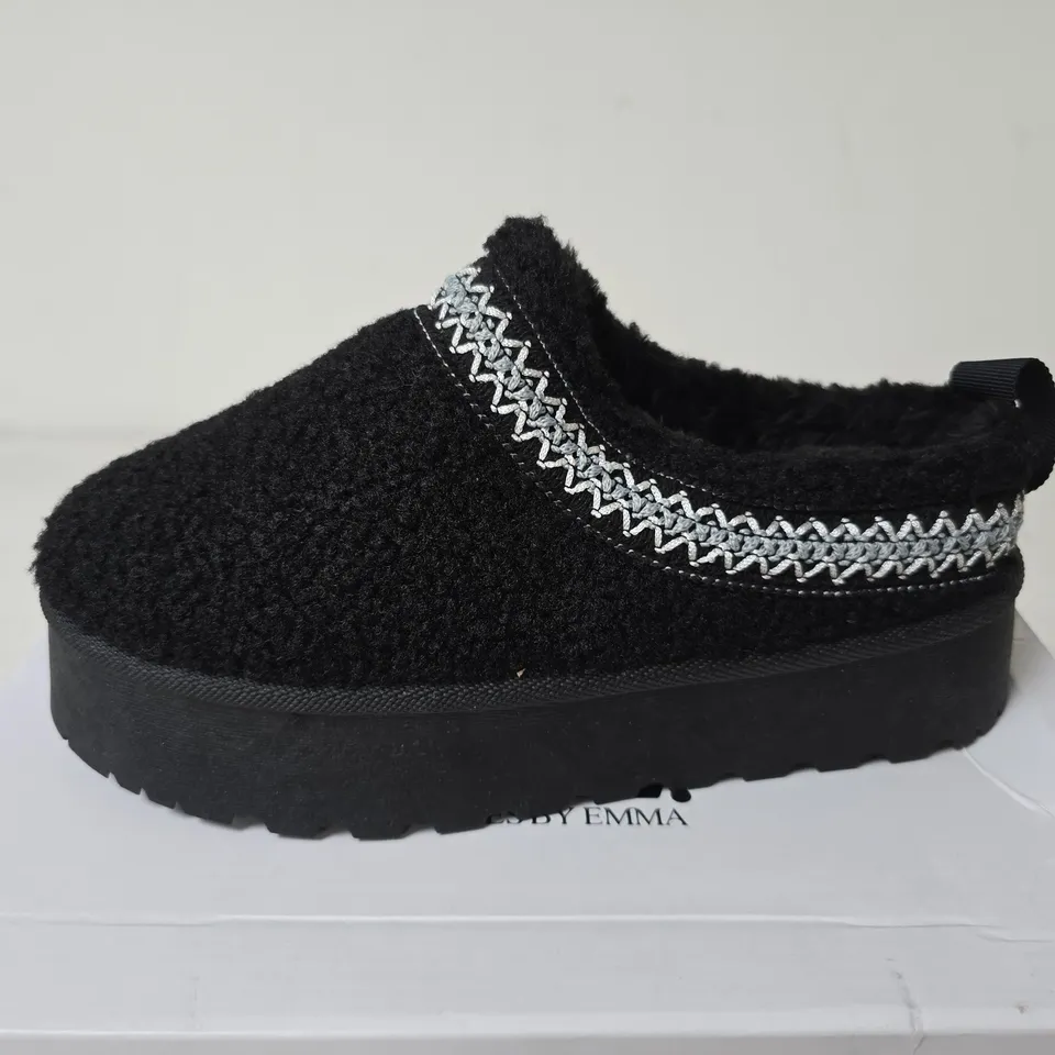 BOXED SHOES BY EMMA PANDA SHOES, BLACK/BLUE - SIZE 4