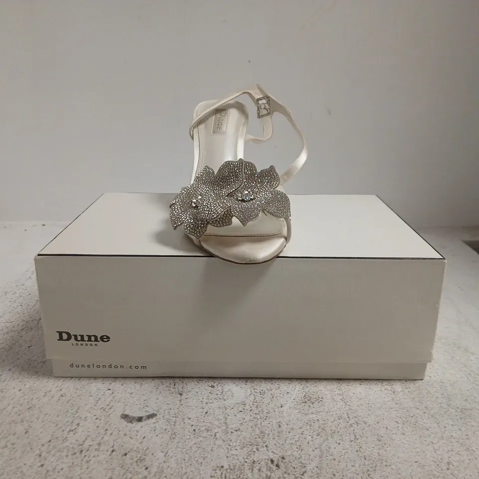 BOXED PAIR OF DUNE LONDON OPEN TOE CRYSTAL FLOWER MESH SANDALS IN IVORY SIZE 6