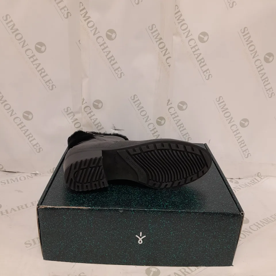 EMU AUSTRAILIA CHESTNUT EXPLORE BOOTS - DARK GREY - SIZE 8