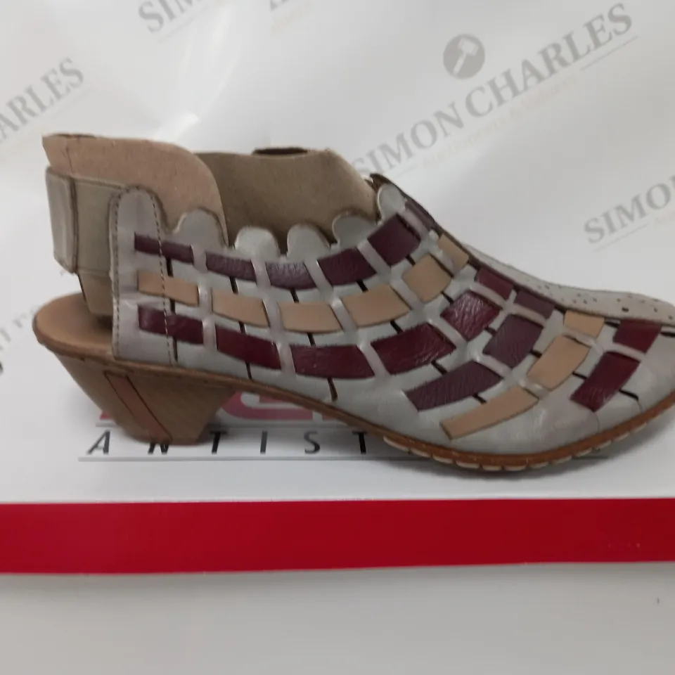 BOXED PAIR OF RIEKER INTERWEAVE LEATHER LOW HEEL BOOTS TAUPE, SIZE 6 UK