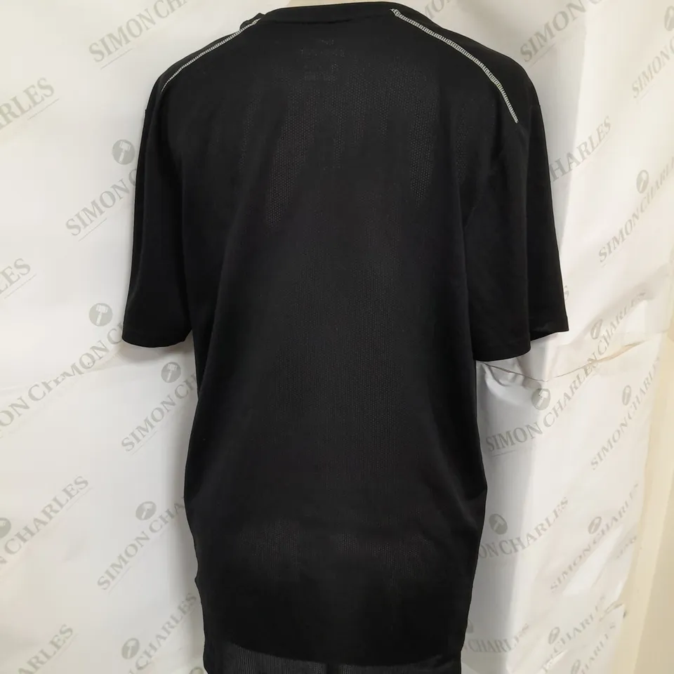 NIKE DRI-FIT RUNNING TSHIRT IN BLACK SIZE M