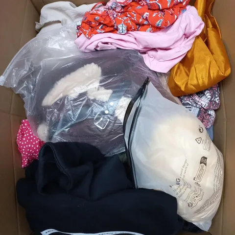 APPROXIMATELY 25 ASSORTED CLOTHING PRODUCTS IN VARIOUS STYLES & SIZES TO INCLUDE PANTS, T-SHIRTS, DRESSES ETC