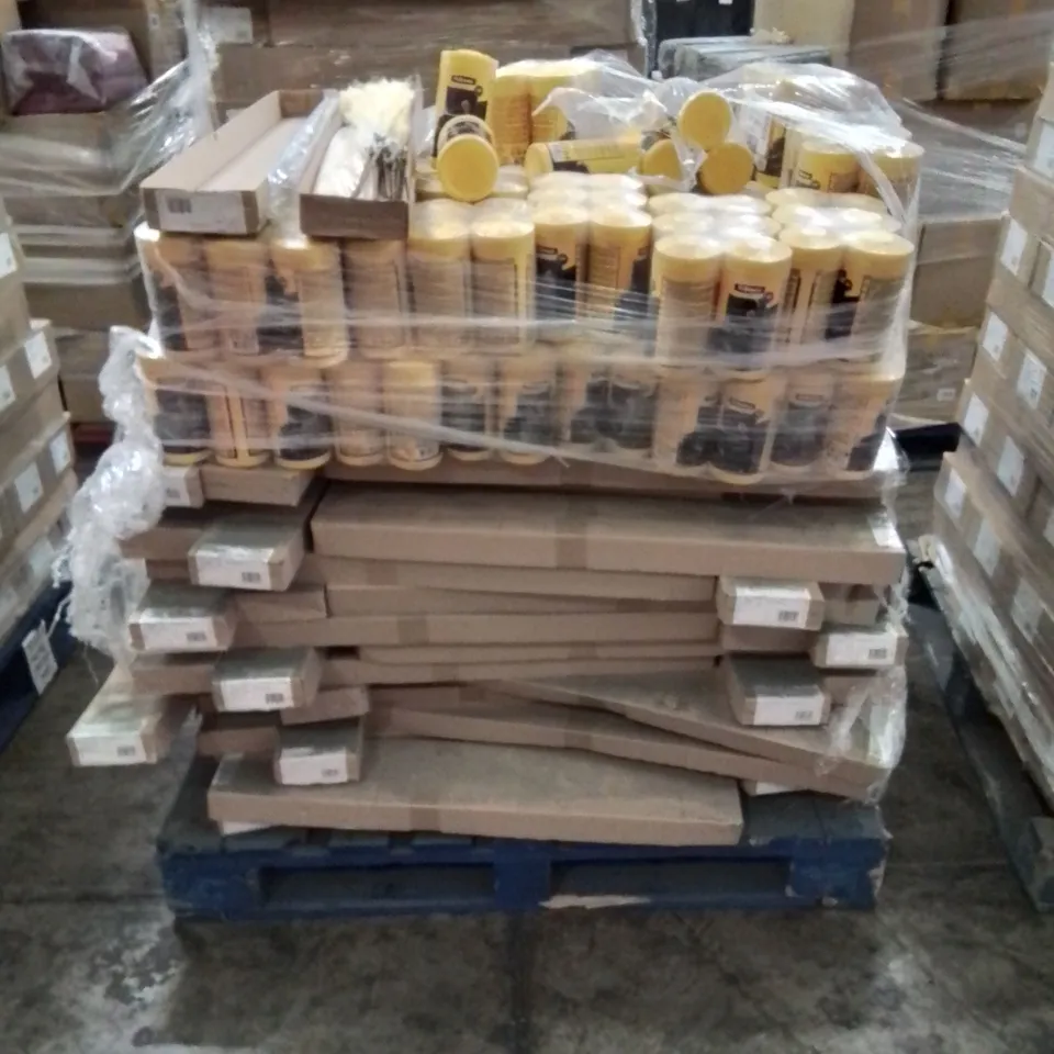 PALLET CONTAINING APPROXIMATELY 25 X 6 PACKS OF 100 SCREEN CLEANING WIPES AND APPROXIMATELY 40 BOXES OF FAUX PAMPAS STEMS