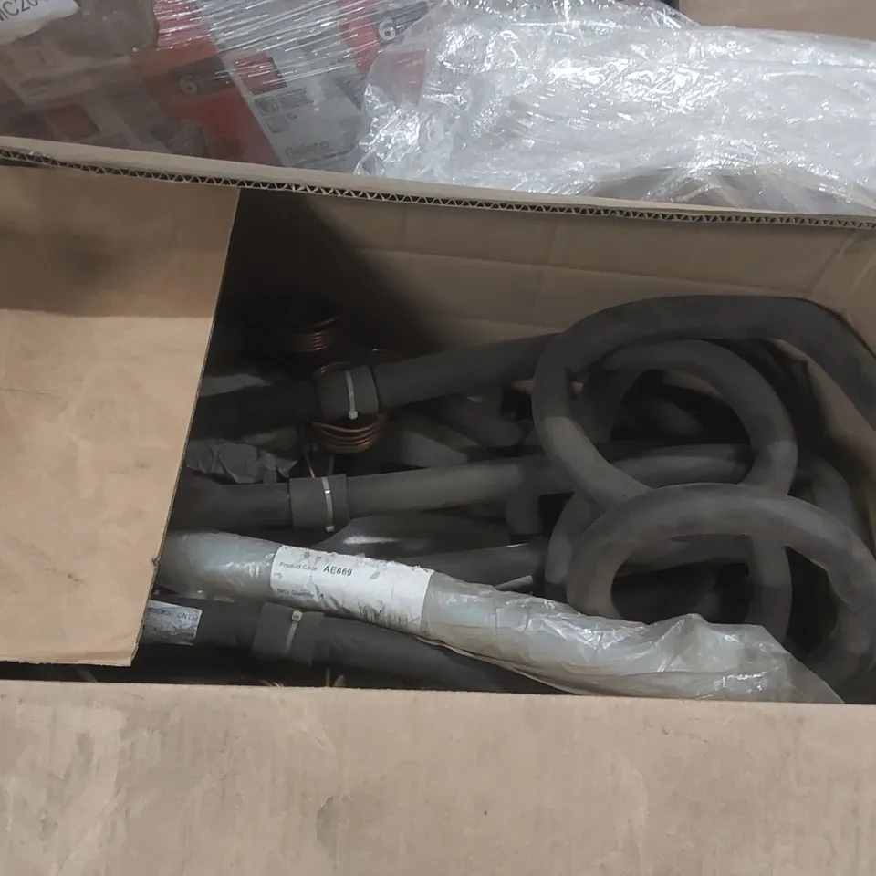 PALLET CONTAINING A LARGE QUANTITY OF ASSORTED ITEMS INCLUDING CATERING EQUIPMENT PARTS ECT