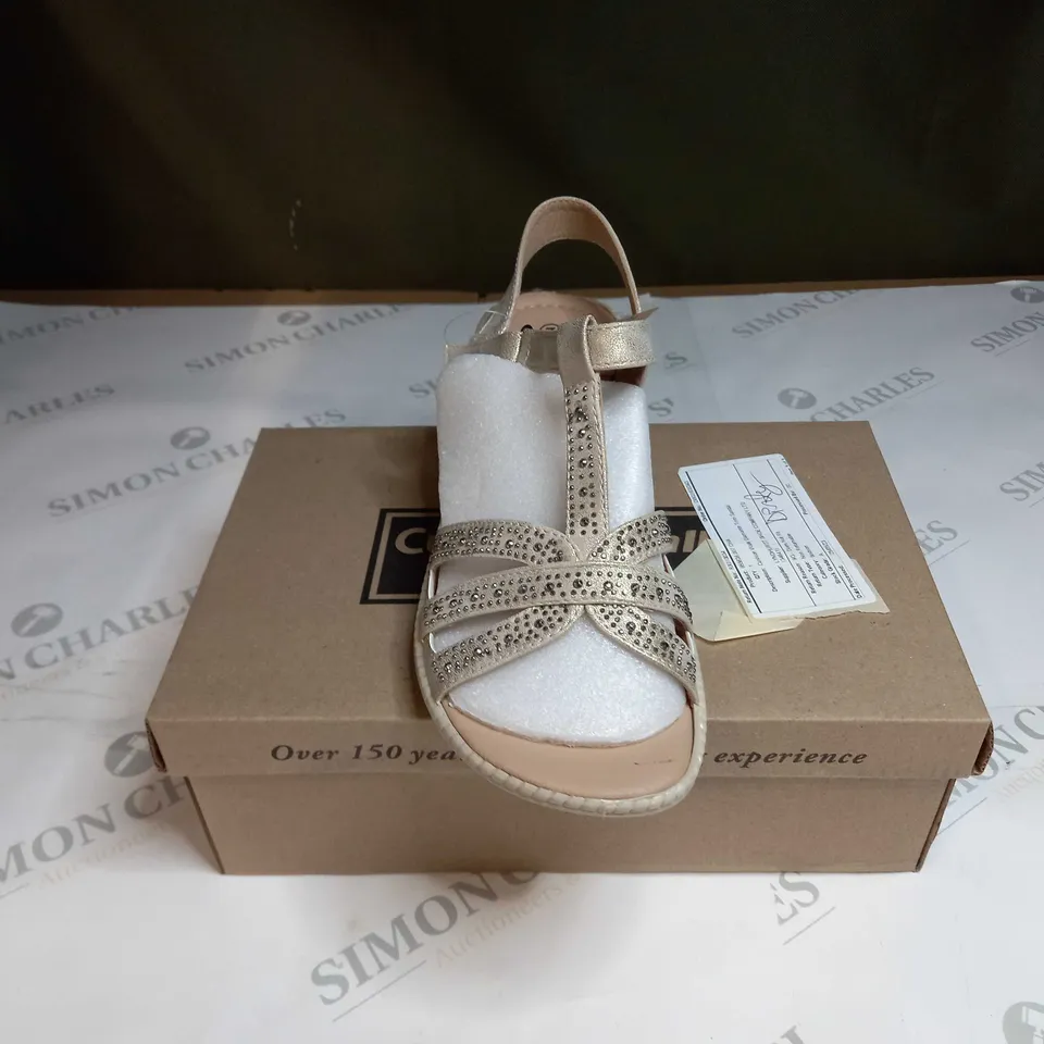 BOXED CUSHION WALK DIAMANTE TRIM SANDALS SIZE 7