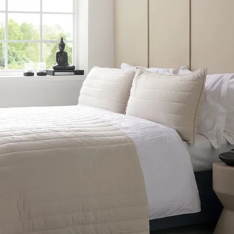 K BY KELLY HOPPEN QUILTED SUMMER WEIGHT BEDSPREAD AND SET OF 2 SHAMS LATTE DOUBLE