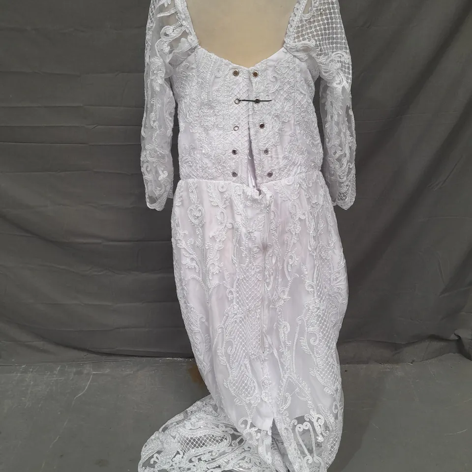 EMBROIDERED CORSET BACK WEDDING DRESS IN WHITE SIZE UNSPECIFIED