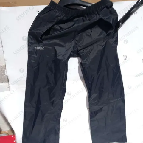 PAIR OF REGATTA WATERPROOF TROUSERS SIZE 9/10 YEARS