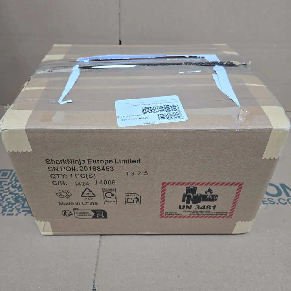 SHARK CRYOGLOW LED MASK WITH CHARGING STAND