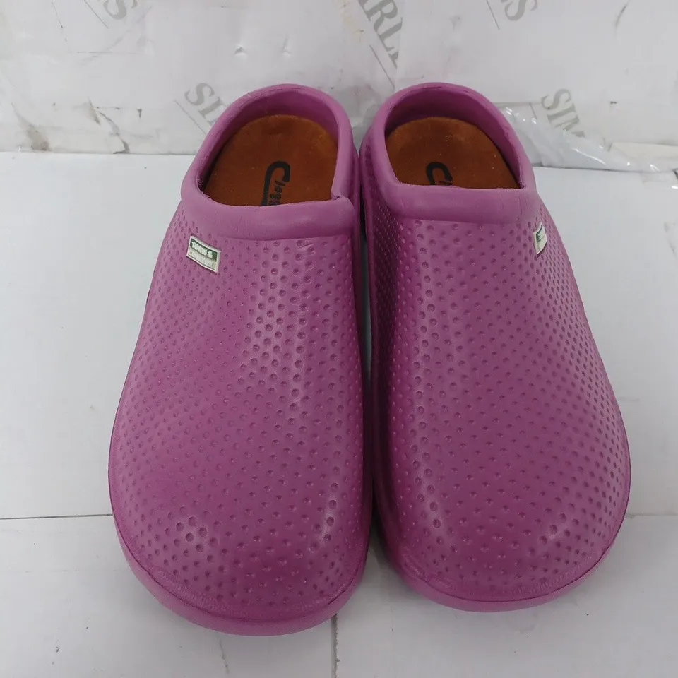 PAIR OF TOWN & COUNTRY ORIGINAL CLOGGIES IN PURPLE - SIZE 5 