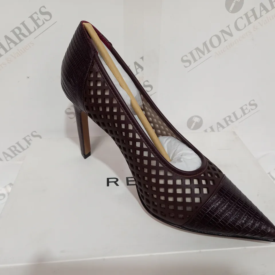 BOXED REISS CLOVER LIZARD STYLE POMEGRANATE COLOURED HEELS - SIZE 6