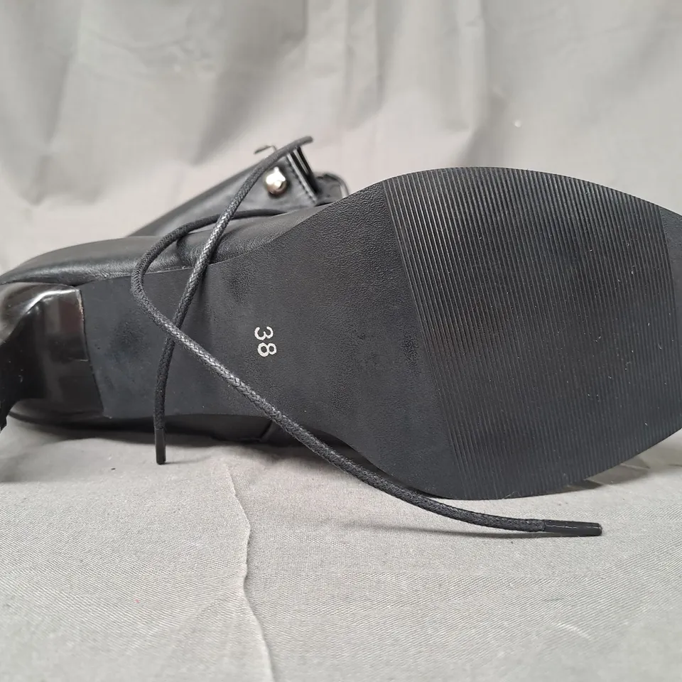 BOXED PAIR OF DESIGNER LOW HEELED BOOTS IN BLACK EU SIZE 38