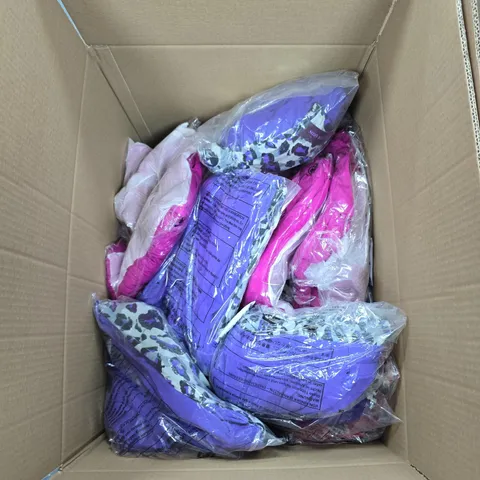 BOX OF APPROXIMATELY 20 ASSORTED CLOTHING ITEMS TO INCLUDE: APRICOT LEATHER LOOK PANTS SIZE S