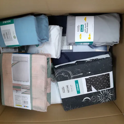 APPROXIMATELY 8 ASSORTED HOUSEHOLD ITEMS TO INCLUDE VARIOUS BEDDING IN VARIOUS SIZES AND STYLES