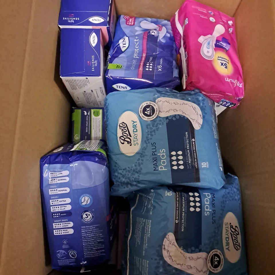 BOX OF APPROXIMATELY 15 ASSORTED SANITARY PRODUCTS TO INCLUDE - TOTM MEDIUM PADS - TENA MAXI - LIL-LETS MATERNITY MAXI PADS - ETC