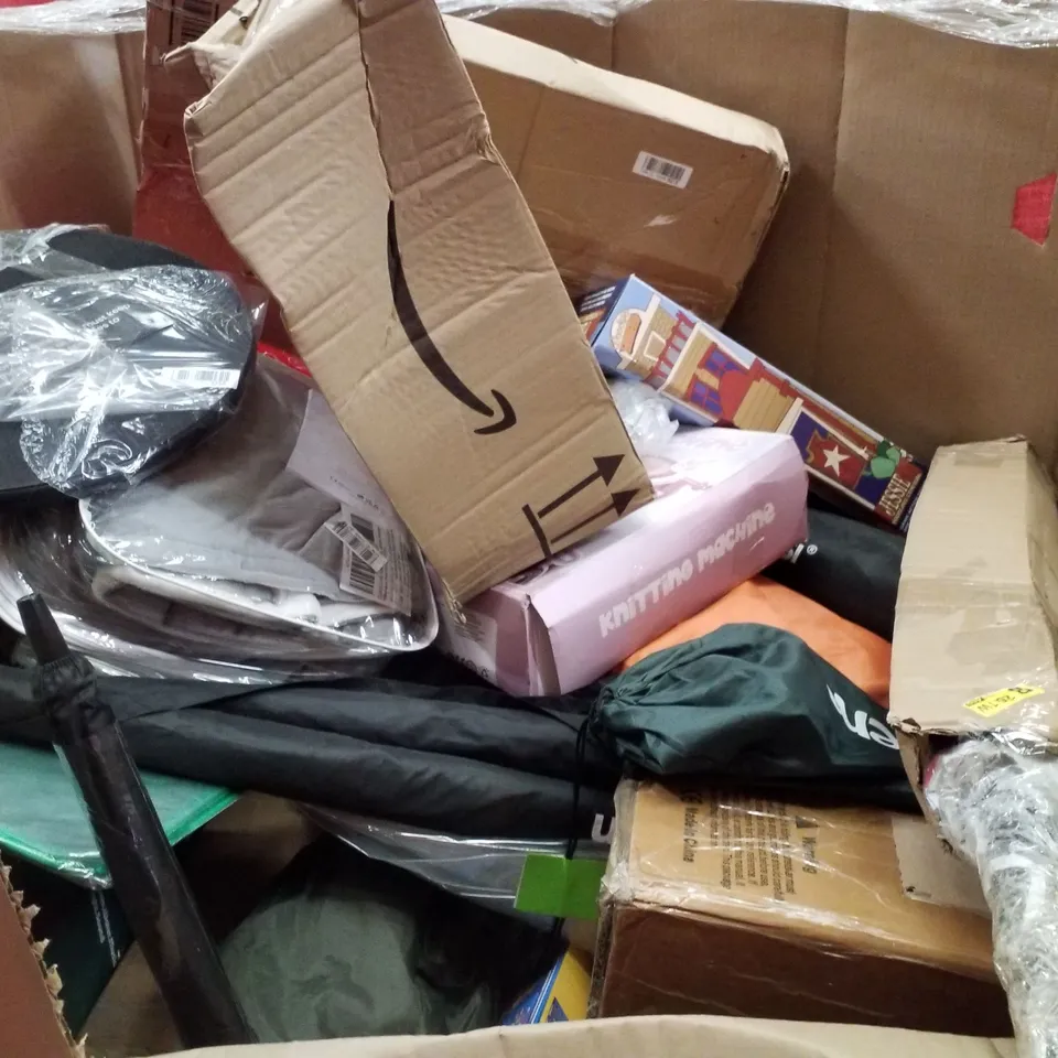 PALLET CONTAINING ASSORTED PRODUCTS INCLUDING KNITTING MACHINE, MARVEL TOYS, WATER TOWER, UMBRELLA, MINECRAFT DIAMOND SWORD TOY & EXCAVATOR TOY