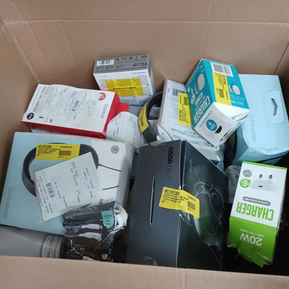 APPROXIMATELY 15 ASSORTED ELECTRICAL ITEMS TO INCLUDE GAMING SPEAKERS, WIRELESS MOUSE, POLAROID RADIO, ETC