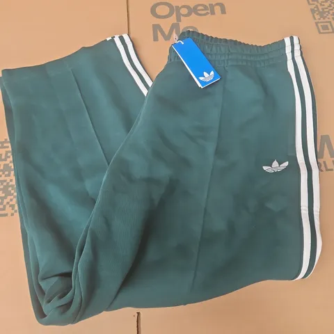 ADIDAS SPACER DRILL TRACKPANTS IN GREEN - UK 2XL