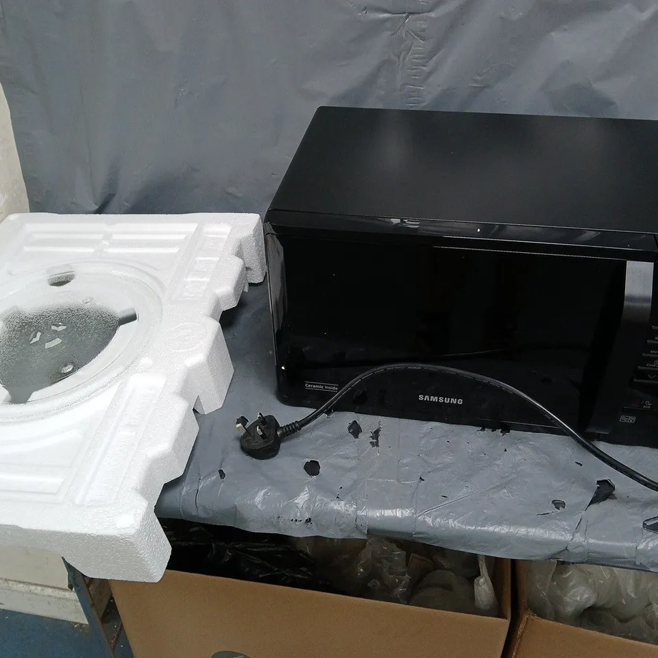 BOXED SAMSUNG MS23K3513AK/EU SOLO 23L MICRCOWAVE OVEN - COLLECTION ONLY