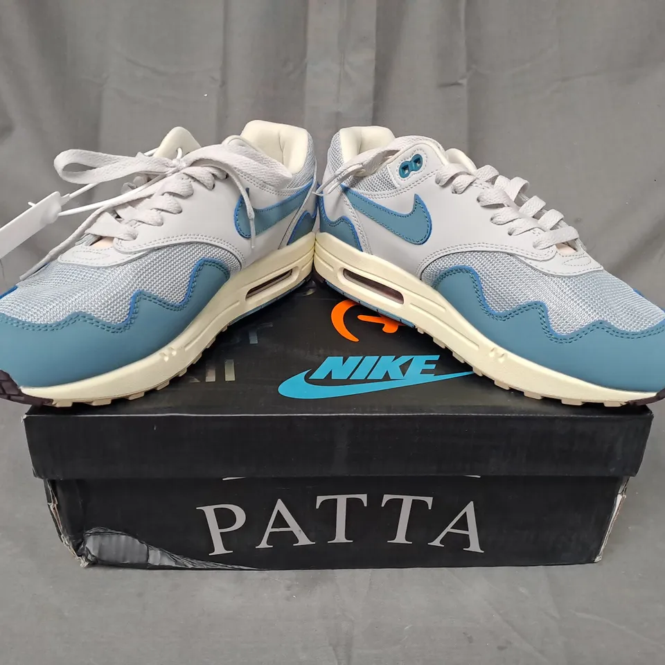 BOXED PAIR OF NIKE AIR MAX 1 SHOES IN GREY/BLUE UK SIZE 8