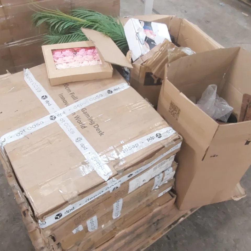 PALLET OF ASSORTED ITEMS INCLUDING: GAMING DESKS, DOOR MAT, HULA HOOP, ARTIFICIAL PLANT ECT