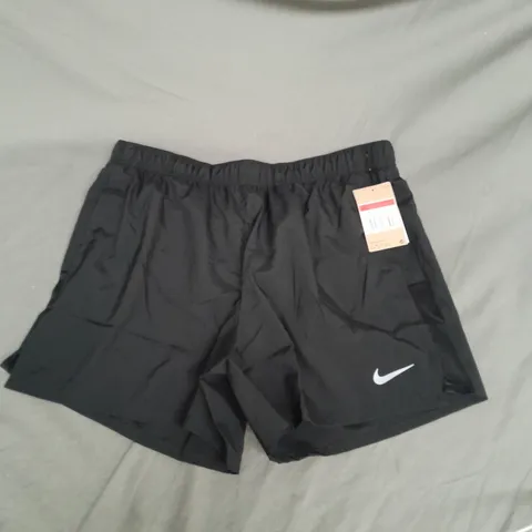 NIKE CHALLENGER SHORTS IN BLACK SIZE L