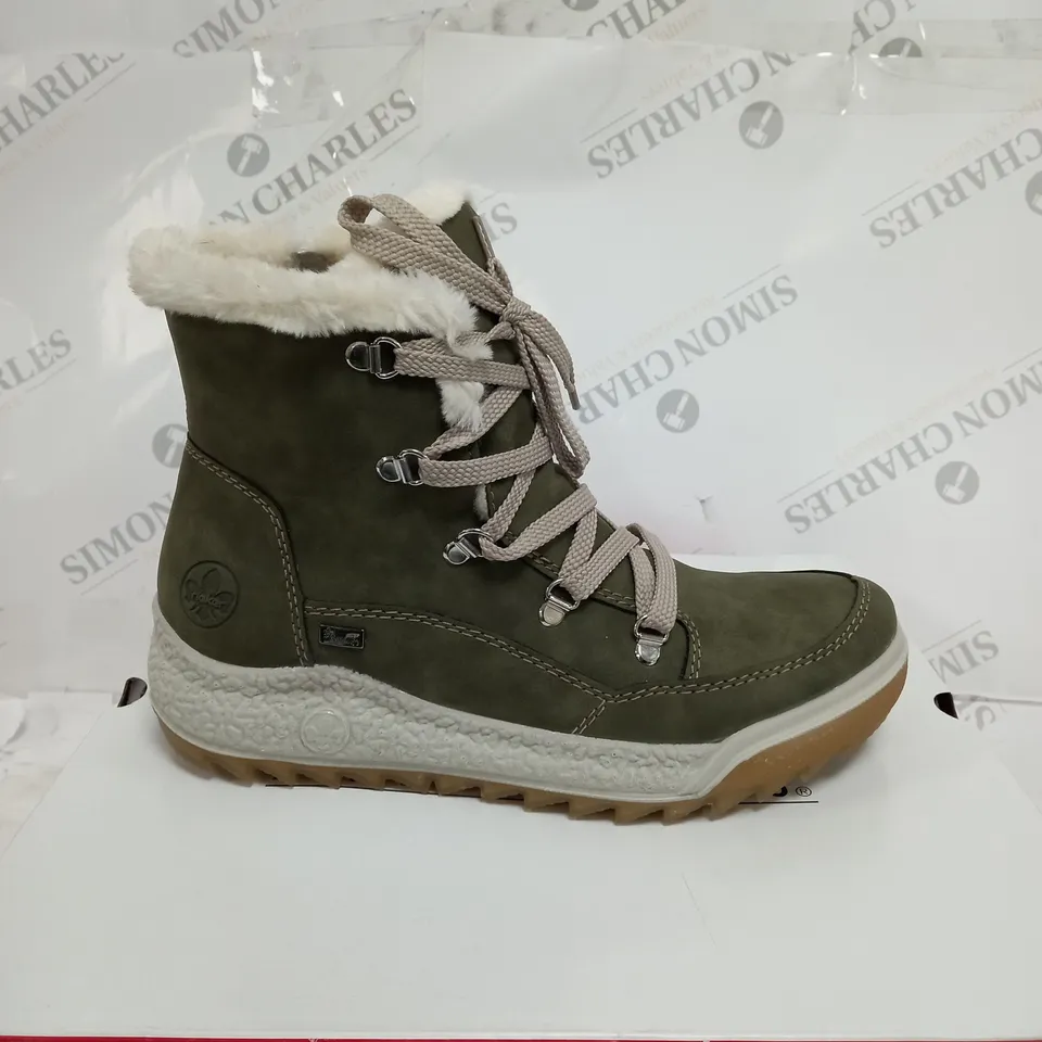 BOXED PAIR OF RIEKER WATER RESISTANT WARM LINED HIKING LACE UP BOOTS, KHAKI - SIZE 6.5
