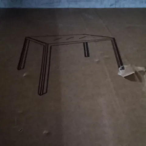 BOXED MAKEBA DINING TABLE