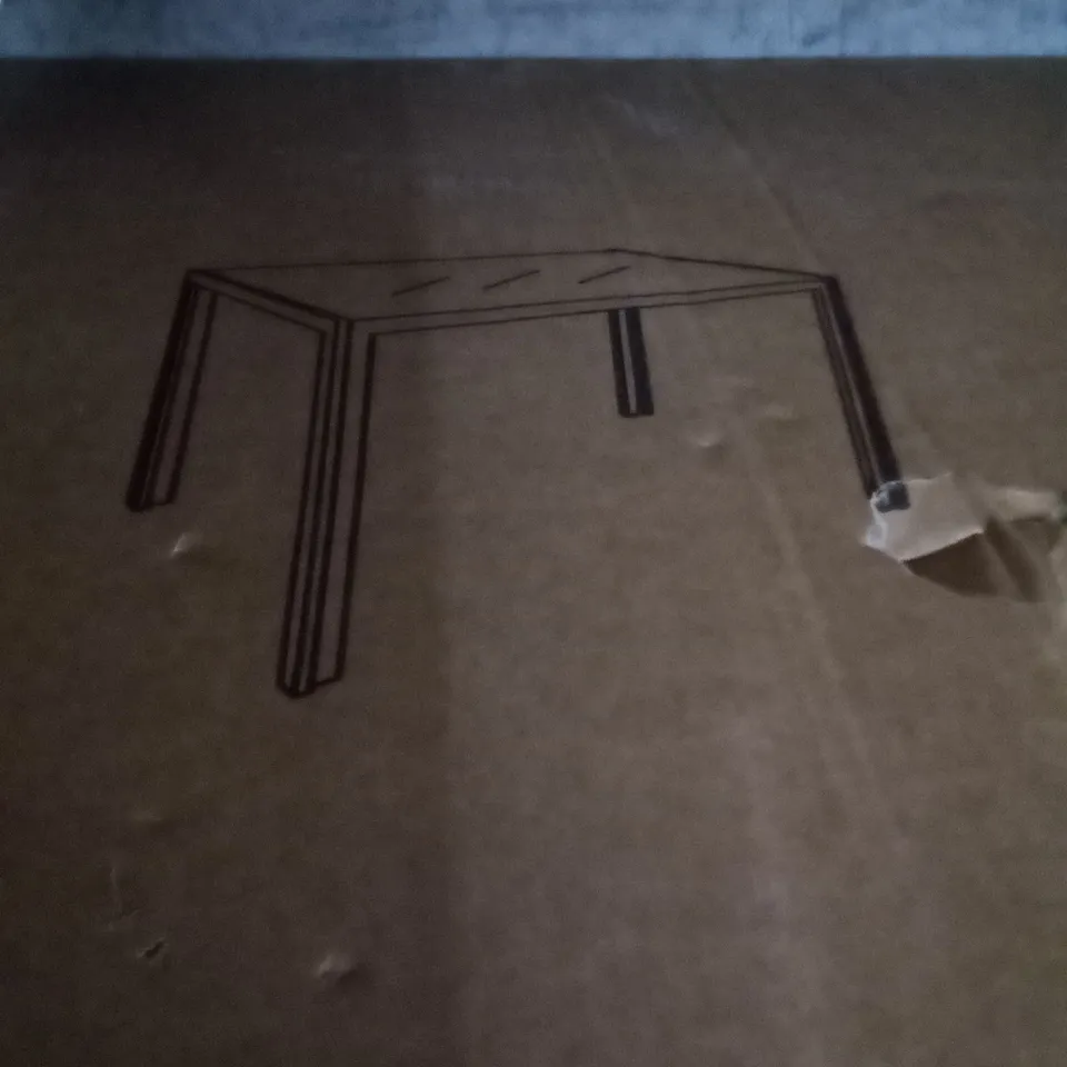 BOXED MAKEBA DINING TABLE 