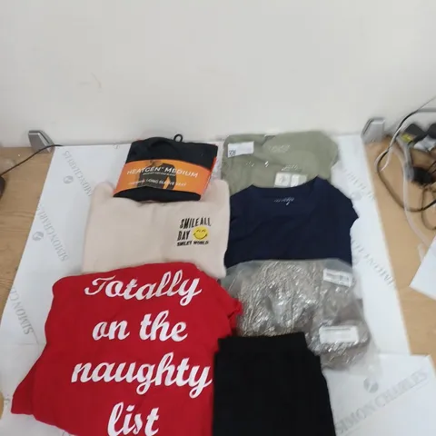 BOX OF ASSORTED CLOTHING ITEMS TO INCLUDE THERMAL TOPS, LEGGINGS, JUMPERS ETC