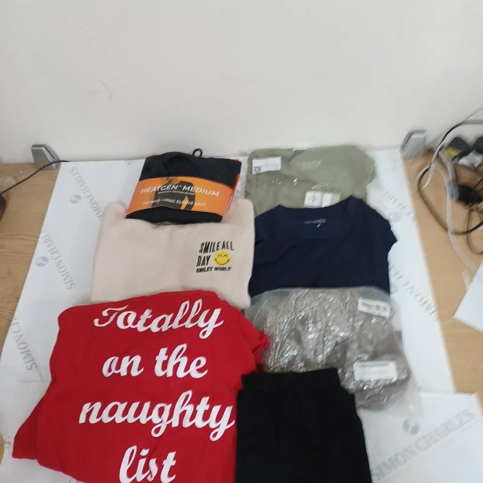 BOX OF ASSORTED CLOTHING ITEMS TO INCLUDE THERMAL TOPS, LEGGINGS, JUMPERS ETC 