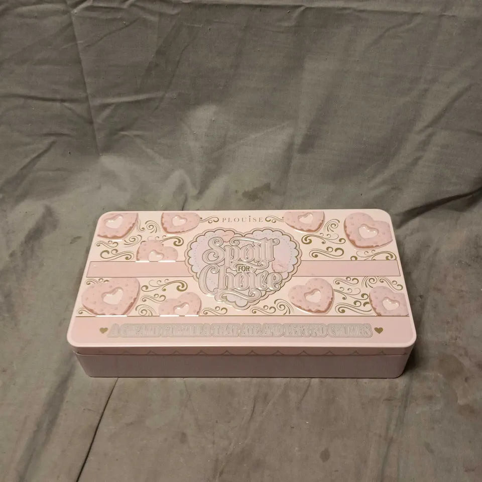 PLOUISE SPOILT FOR CHOICE BLUSHER SET IN PINK TIN. 3 ITEMS