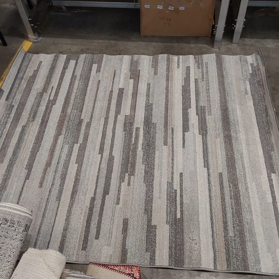 WARLICK MEDIUM GREY/TAN/WHITE RUG // 160 X 215CM