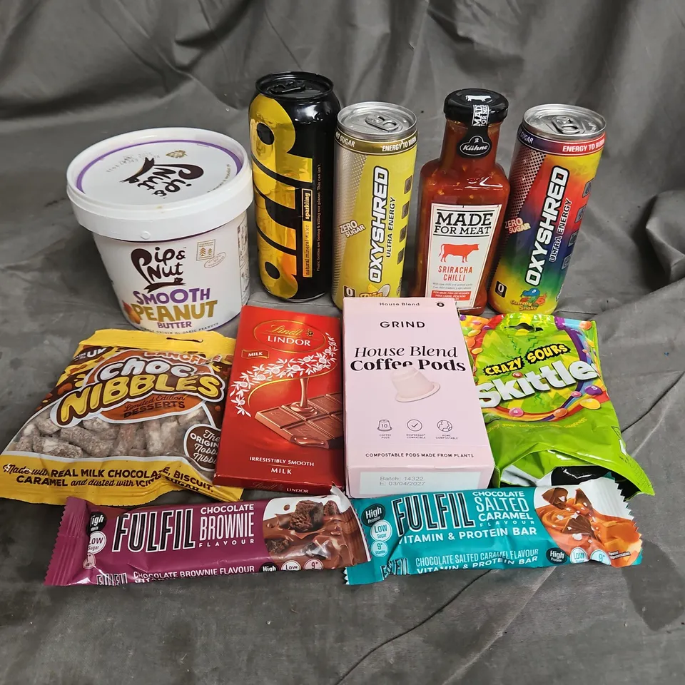 APPROXIMATELY 10 ASSORTED FOOD ITEMS TO INCLUDE - PIP & NUT SMOOTH PEANUT BUTTER, OXYSHRED ULTRA ENEGRY, LINDT MILK CHOCOLATE, ETC - COLLECTION ONLY