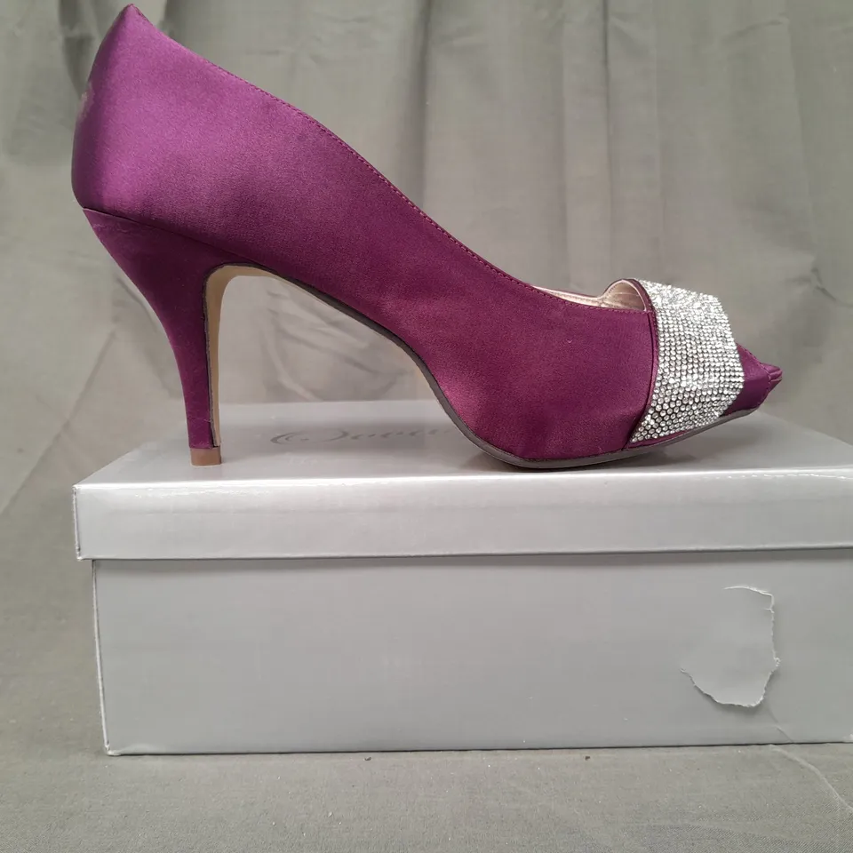 BOX OF APPROXIMATELY 12 PAIRS OF OCCASIONS BY CASANDRA PEEP TOE HIGH HEEL SHOES IN PURPLE W. JEWEL EFFECT - VARIOUS SIZES