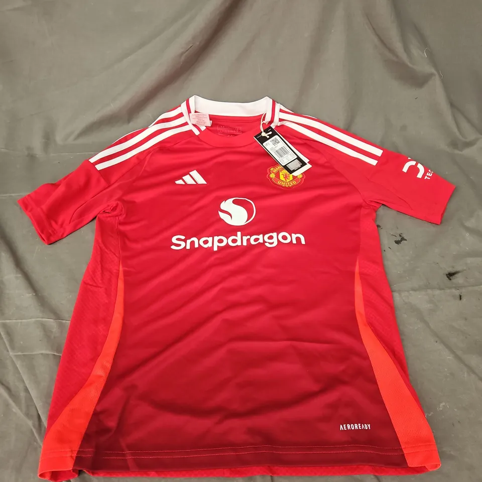 ADIDAS YOUTH MUFC HOME JERSEY IN RED SIZE 13/14YRS