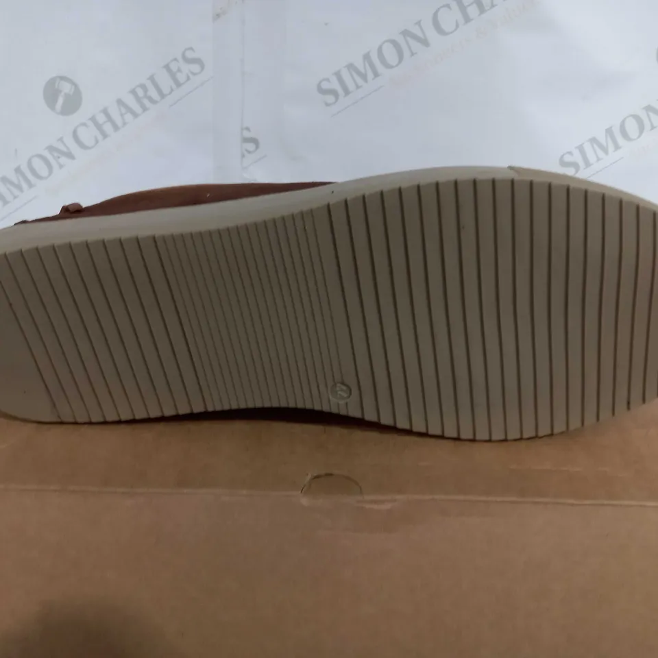 BOXED PAIR OF POD ORTHOLITE WINSTON BROWN SEUDE SLIP ON SHOES - UK 10
