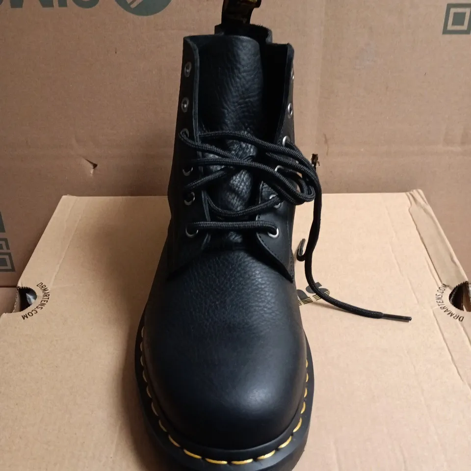  DR. MARTENS AMBASSADOR 101 UB BLACK LEATHER BOOTS - UK SIZE 9.5