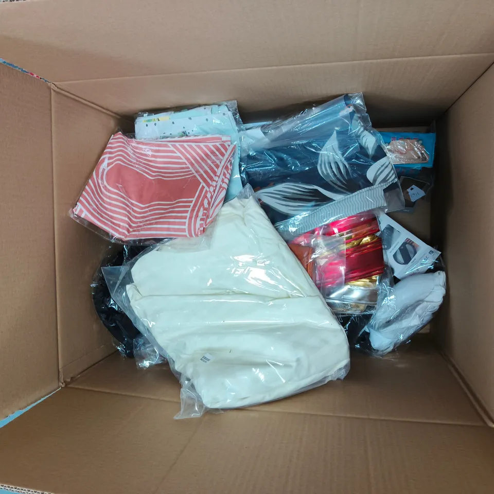 BOX OF APPROXIMATELY 15 ASSORTED ITEMS TO INCLUDE: NEXT TOWEL AND DE ORO PERFUME