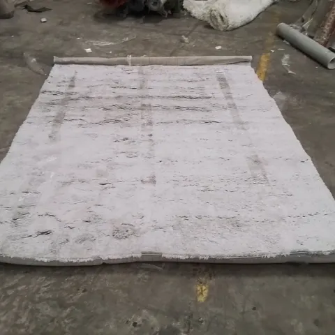 QUALITY DESIGNER AREA RUG - APPROXIMATELY 280X200