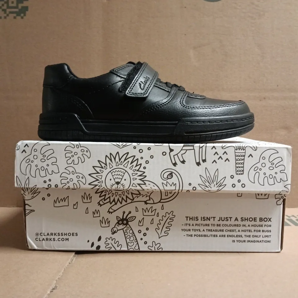 BOXED PAIR OF CLARKS KIDS VELCRO STRAP SHOES IN BLACK SIZE 12.5