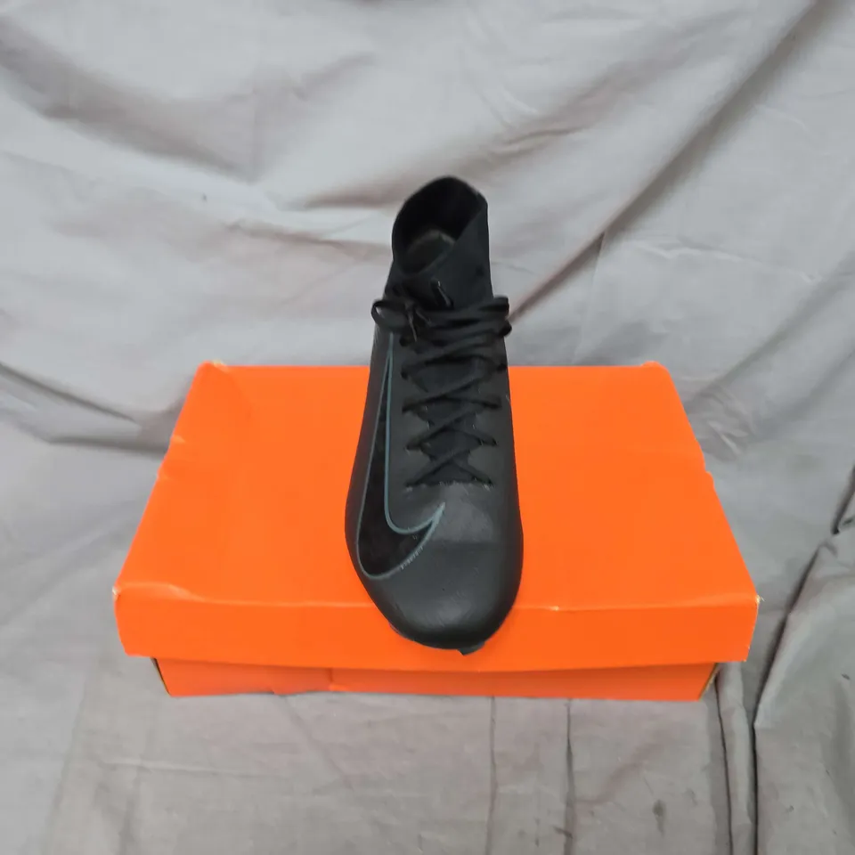 BOXED PAIR OF NIKE MERCURIALS PRO IN BLACK - UK 10