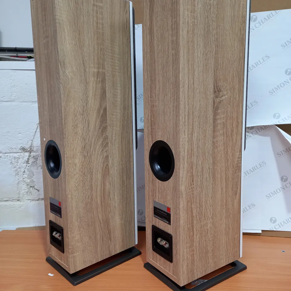 BOXED PAIR OF DALI OBERON 5 LIGHT OAK SPEAKERS 