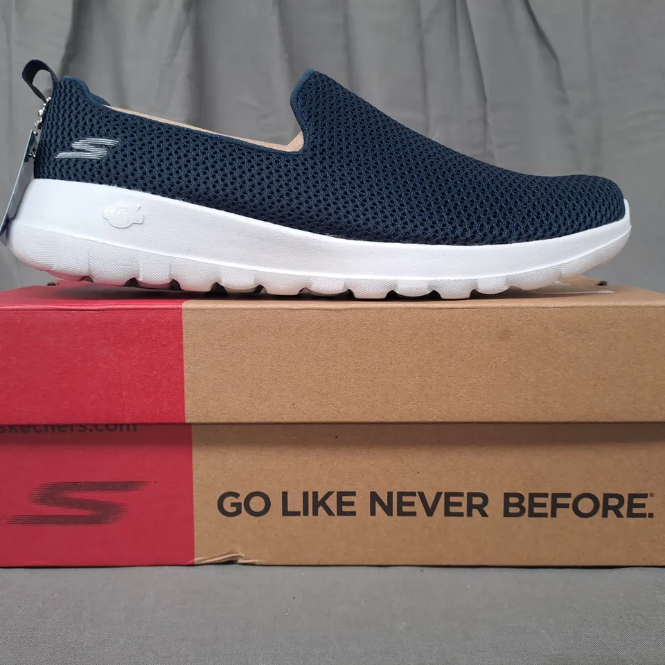 BOXED PAIR OF SKECHERS GO WALK JOY SLIP-ON SHOES IN NAVY UK SIZE 8