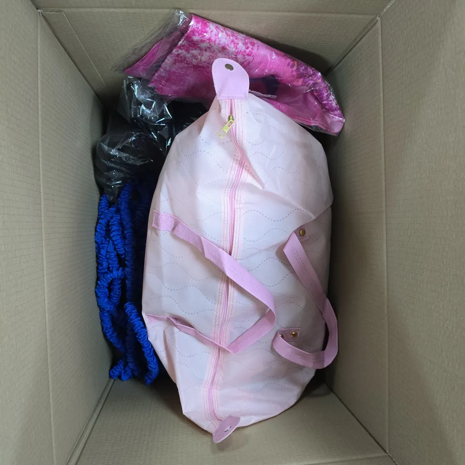 LARGE QUANTITY OF ASSORTED ITEMS TO INCLUDE EXPANDING HOSE PIPE, HANDBAGS, T-SHIRTS, ETC - COLLECTION ONLY