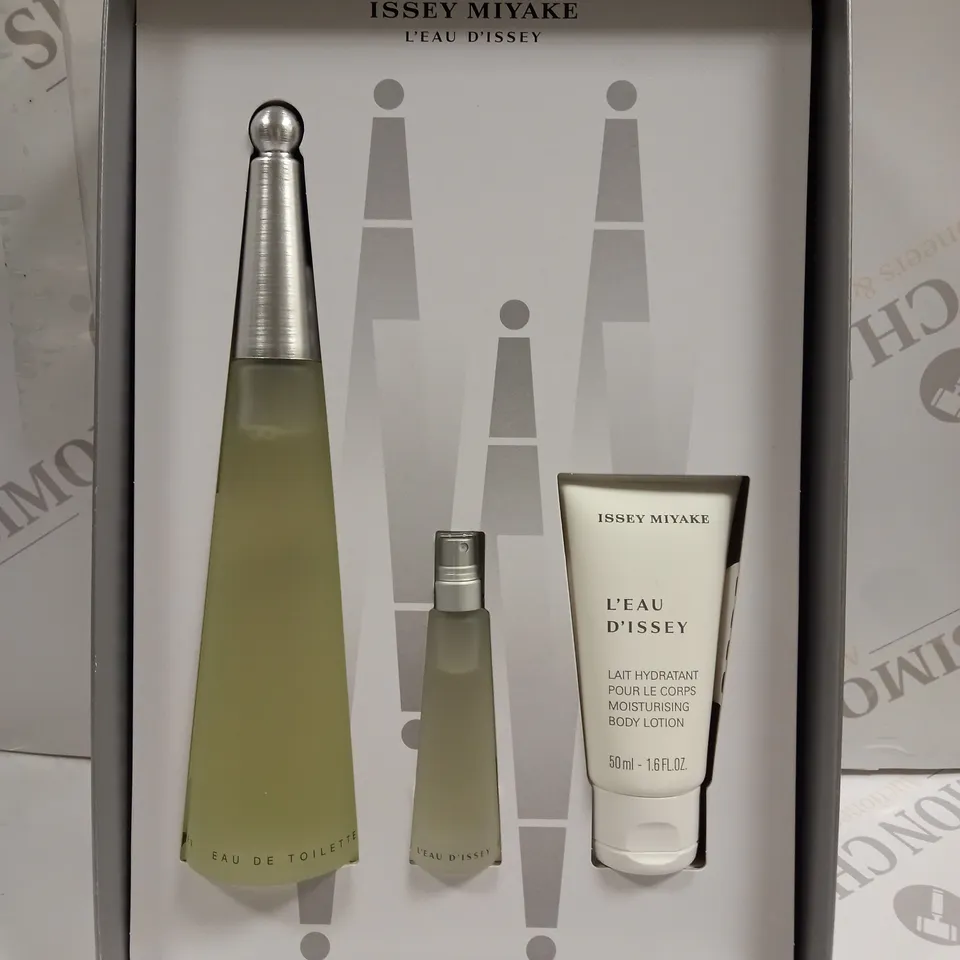 BOXED ISSEY MIYAKE L'EAU D'ISSEY EAU DE TOILETTE 100ML AND BODY LOTION SET WITH TRAVAL SIZE EAU DE TOILETTE