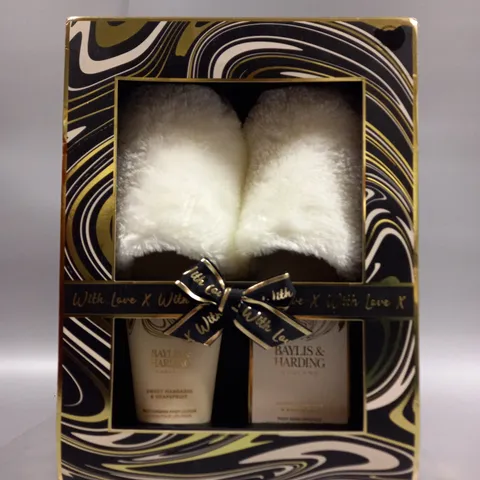BAYLIS & HARDING X WITH LOVE SWEET MANDARIN & GRAPEFRUIT SET AND SLIDERS