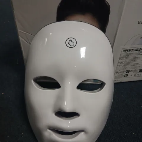 BEAUTY MASK - FULL-FACE WHITE PLASTIC MASK 